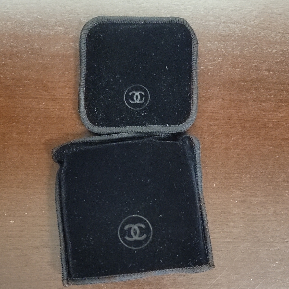 CHANEL Duo Lumiere Illuminating Powder Duo ~ Limited Edition Holiday Collection - Picture 5 of 5
